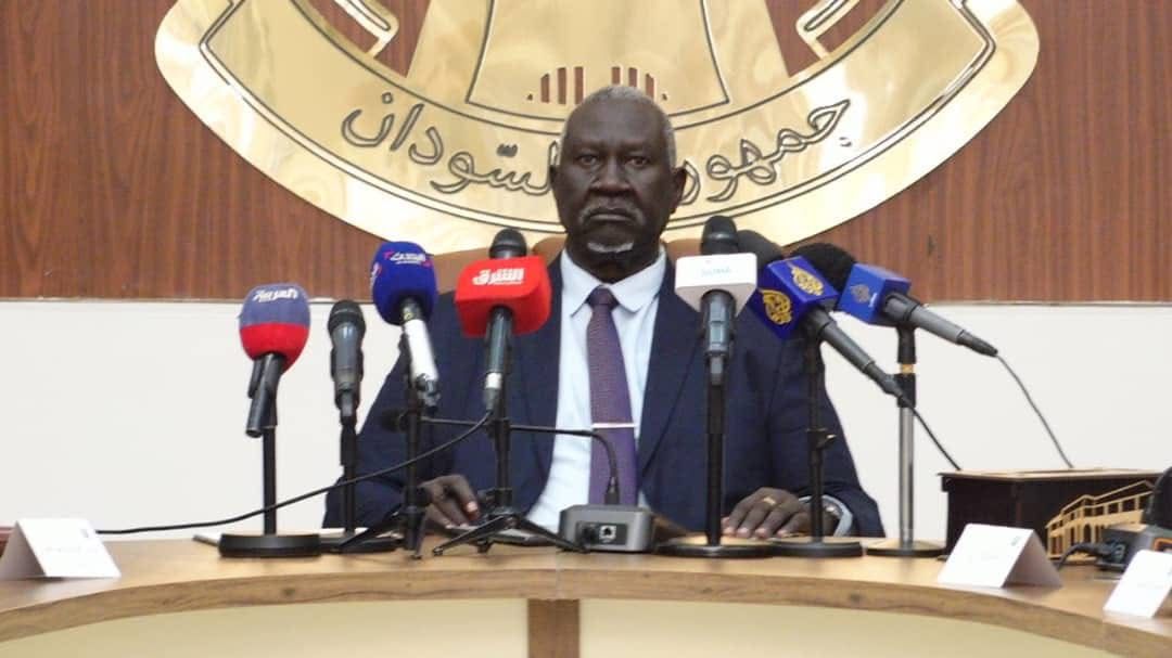 عقار: إدارة الخدمة العامة والإدارة القانونية أهم أركان بناء الدول
