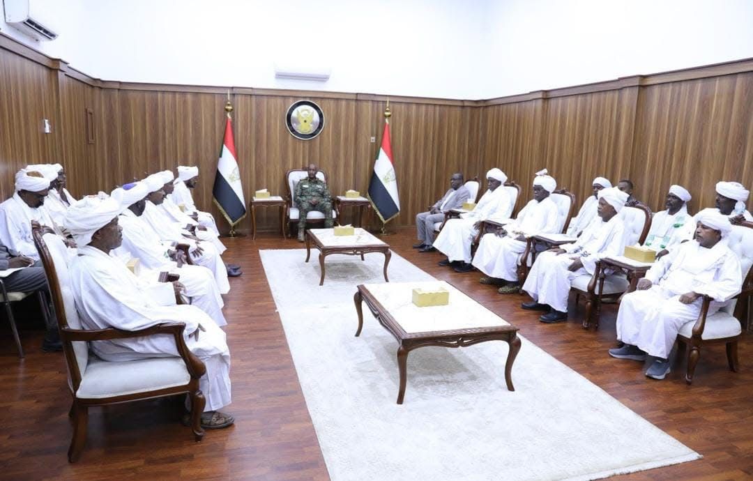 رئيس مجلس السيادة يلتقي وفد نظارة قبائل دار حمر