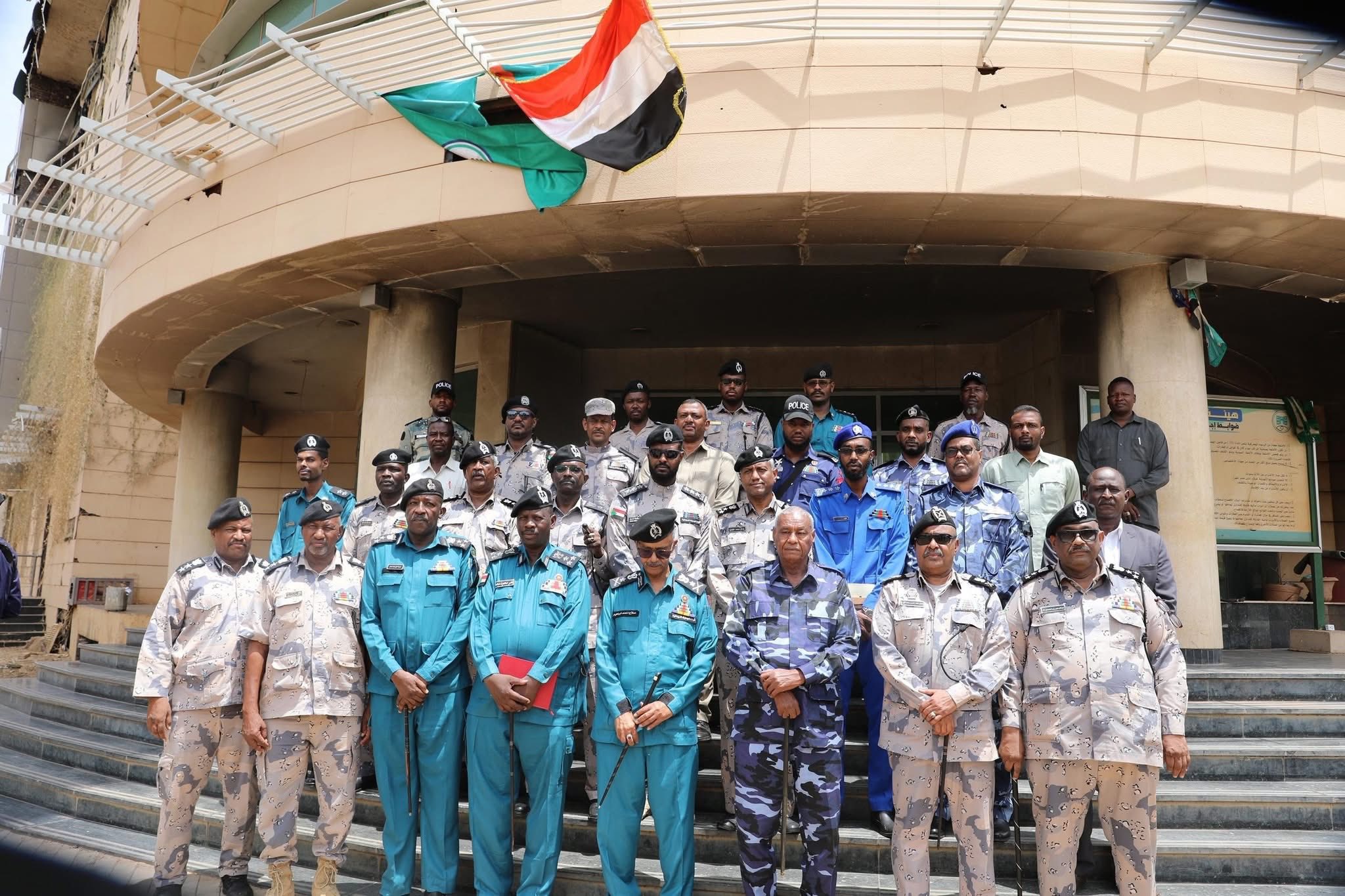 وزير الداخلية يزور رئاسة قوات الجمارك