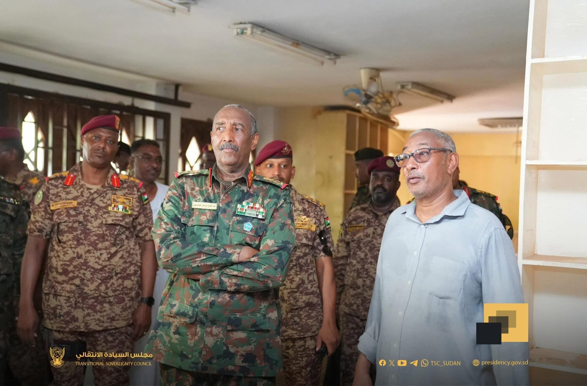 رئيس مجلس السيادة يزور مقرات دار الوثائق القومية والدار السودانية ...