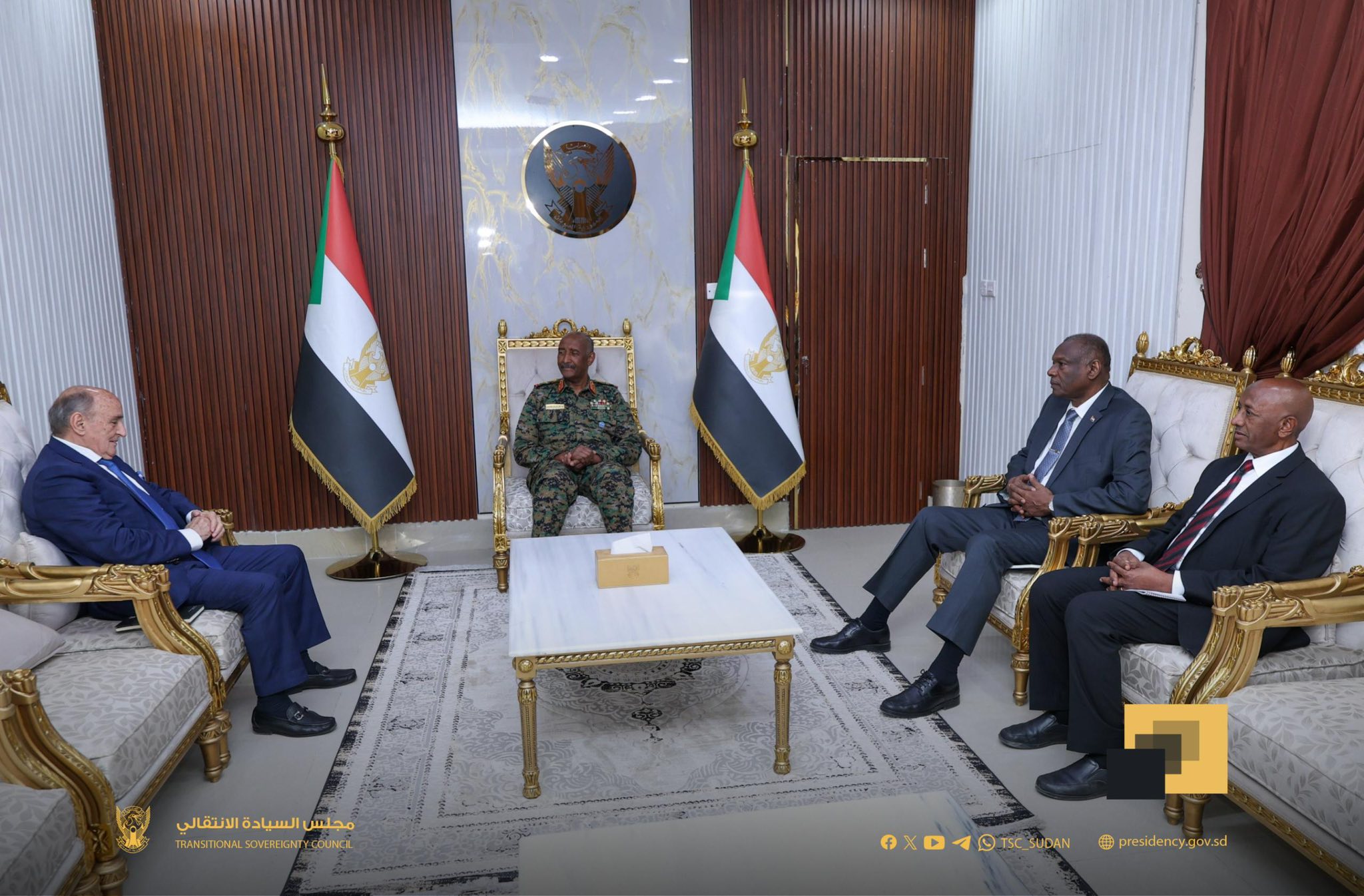 رئيس مجلس السيادة يلتقي ممثل الاتحاد الأفريقي بالسودان